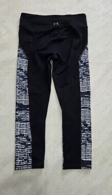 Under Armour Black White 3/4 Leggings Woman's Size Small